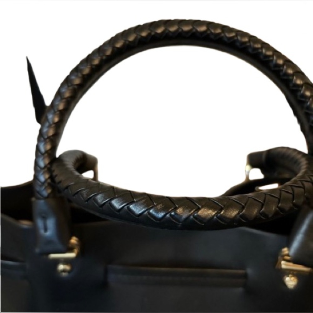 Stunning Black and Gold Michael Kors Handbag - Picture 4 of 5